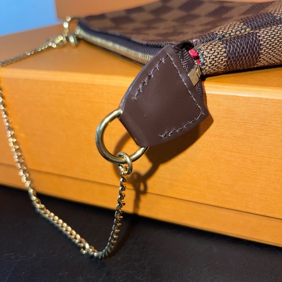 Louis Vuitton Mini Pochette - Picture 10 of 12